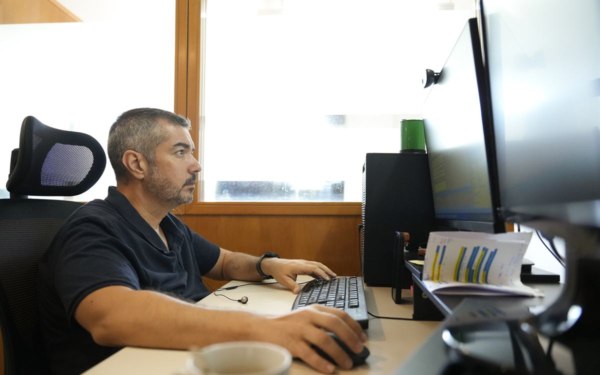 Tècnic de CSI treballant amb un client